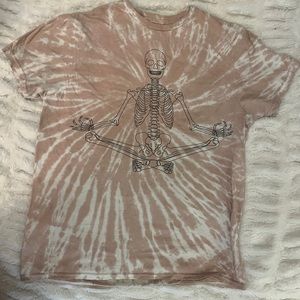 3 for $25❤️ Chemistry graphic tee - meditating skeleton
